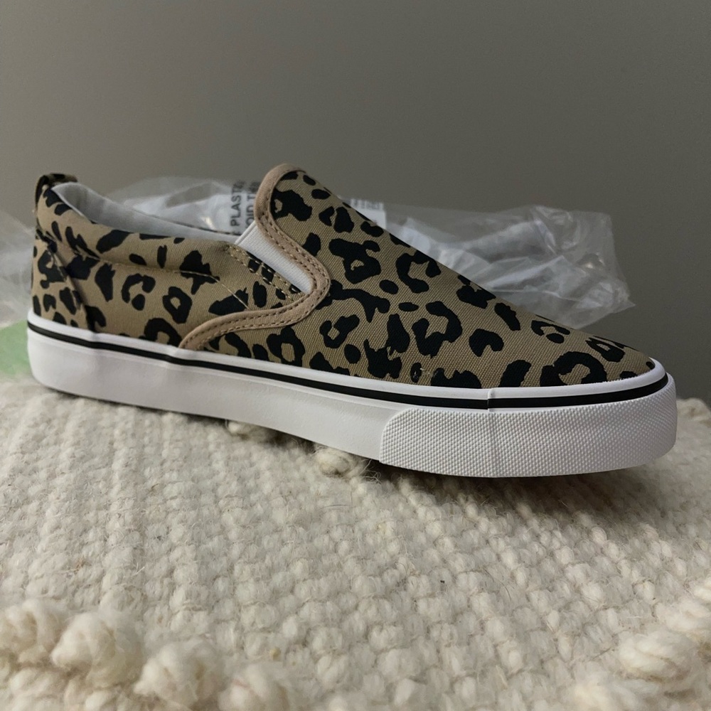 Women’s size 7 leopard print slip on shoes NWT